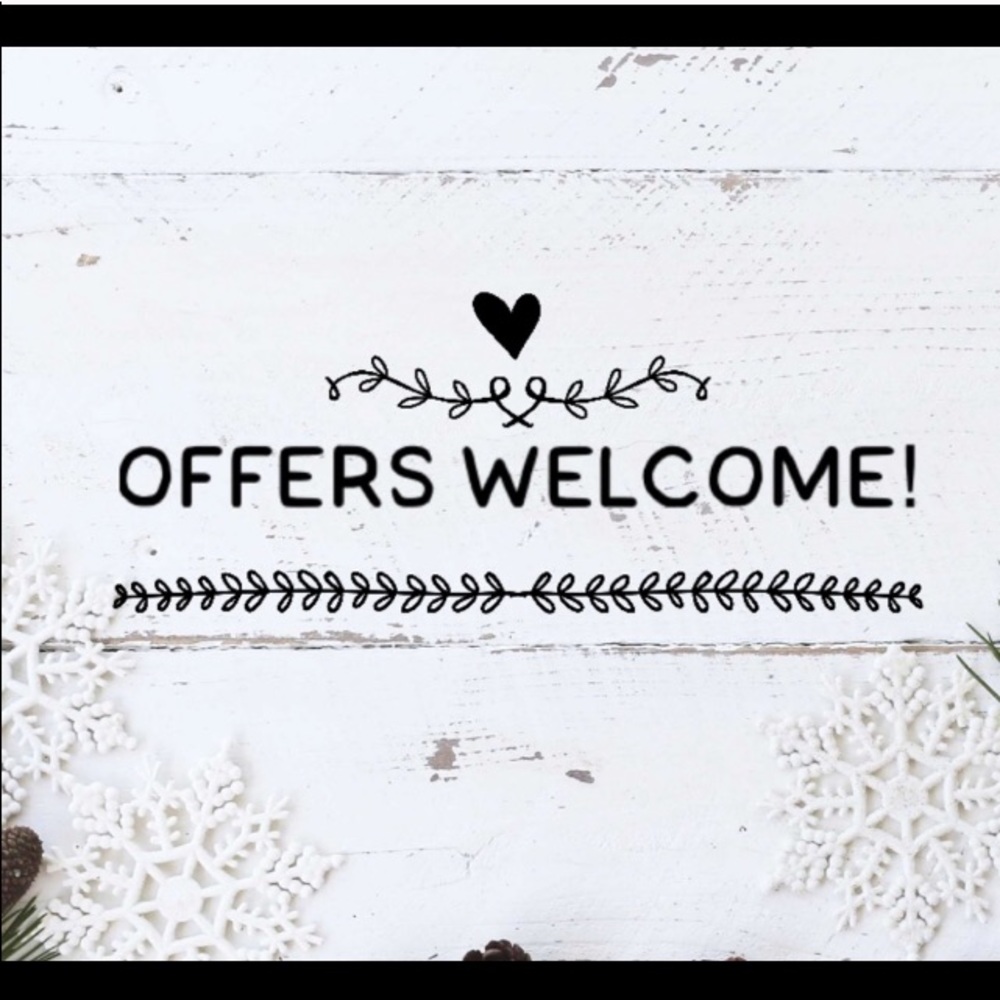 🌺💕Hi! I will consider all reasonable offers. 😊 Most items are less than $15!